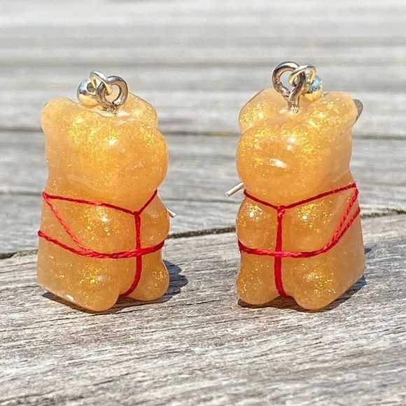 Gummy bears earrings with Shibari tie